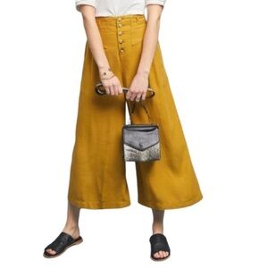 ANTHROPOLOGIE Oceanside Cropped Wide Leg Linen Pants in Gold/Yellow Size M
